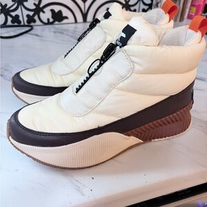 Sorel Cream and Brown Women's winter boots